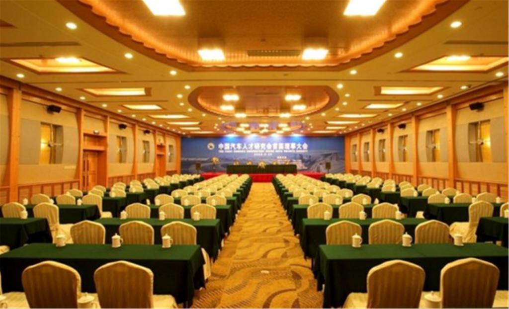 Blue Palace Hotel Jiading Екстер'єр фото